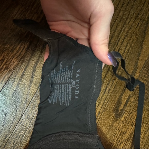 Black Natori push up bra 30D - Picture 2 of 3